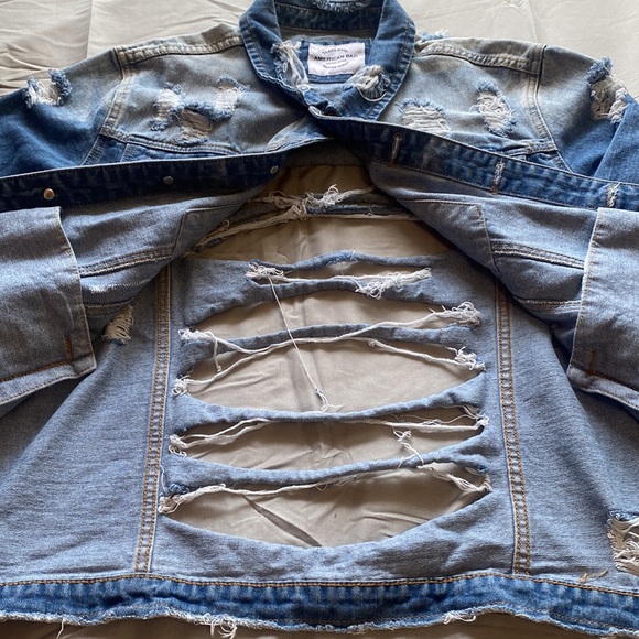 Ripped Jean jacket - Picture 4 of 7